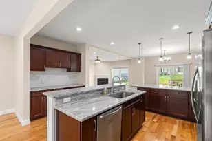 102 Hunting Hill Dr, Cumberland, RI 02864 - Photo 7