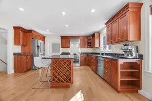 21 Manchester Pl, Natick, MA 01760 - Photo 11