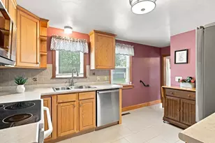 172 Birch Bluffs Dr, Westfield, MA 01085 - Photo 9