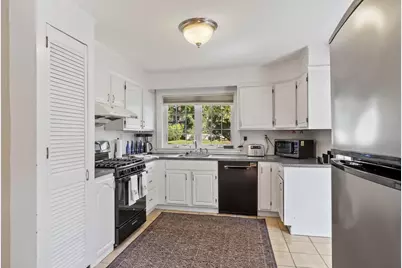 713 E Merrimack Street, Lowell, MA 01852 - Photo 15