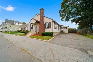 3 Carlton St, Peabody, MA 01960 - Photo 5