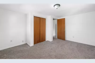 37 Howard St, Chicopee, MA 01013 - Photo 23