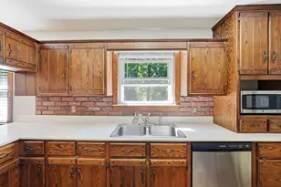 42 Lakeview Dr, West Brookfield, MA 01585 - Photo 5