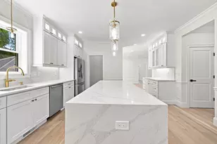 2 Berthold St, Saugus, MA 01906 - Photo 9