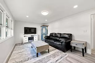 96 Shady Brook Ln, Springfield, MA 01118 - Photo 9