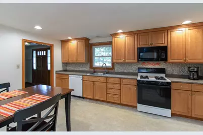 16 Crabapple Ln, Chelmsford, MA 01824 - Photo 3