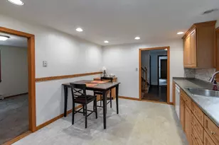 16 Crabapple Ln, Chelmsford, MA 01824 - Photo 5