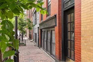 28 Phillips St, Boston, MA 02114 - Photo 13