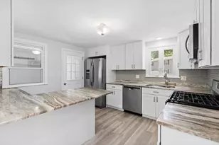 2 Ash St, Amesbury, MA 01913 - Photo 7