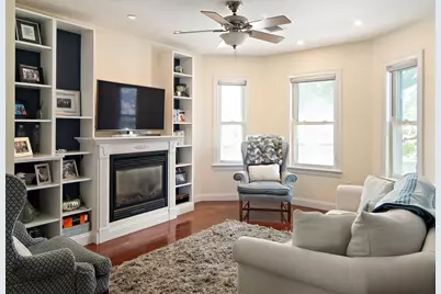 257 E St #2, Boston, MA 02127 - Photo 3