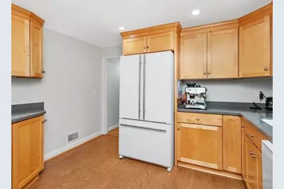 22 Abbott Road, Waltham, MA 02452 - Photo 9