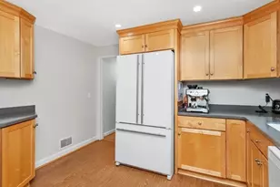 22 Abbott Rd, Waltham, MA 02452 - Photo 9