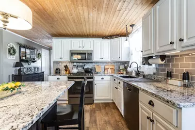 71 Sycamore St, Swansea, MA 02777 - Photo 9