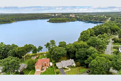 48 Locksley Rd, Lynnfield, MA 01940 - Photo 3