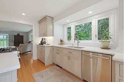 28 Drury Ln, Worcester, MA 01609 - Photo 5