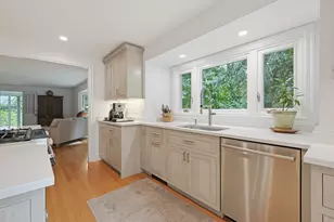 28 Drury Ln, Worcester, MA 01609 - Photo 5