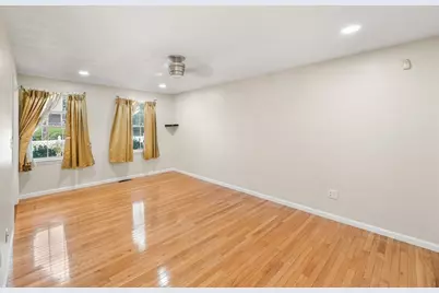 388 Varnum Ave, Lowell, MA 01854 - Photo 23