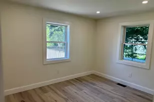37 Karen St, Lowell, MA 01851 - Photo 5
