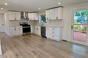 37 Karen St, Lowell, MA 01851 - Photo 3