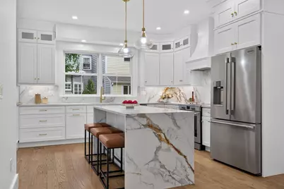 31 Houghton St #A, Somerville, MA 02143 - Photo 3