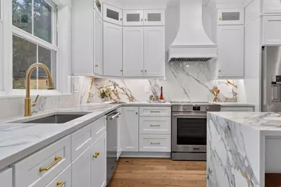 31 Houghton St #A, Somerville, MA 02143 - Photo 5
