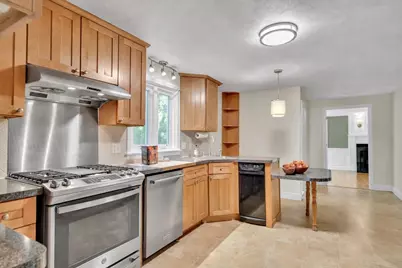 8 Barry Dr, Framingham, MA 01702 - Photo 9