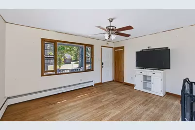 21 Fern Ave, Amesbury, MA 01913 - Photo 3