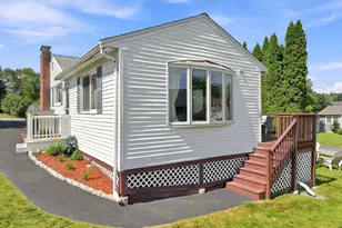 11 Marlboro Rd, Woburn, MA 01801 - Photo 33