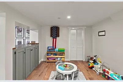 11 Marlboro Rd, Woburn, MA 01801 - Photo 23