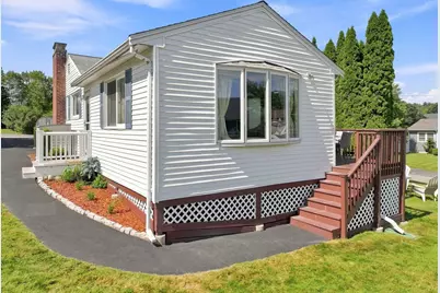 11 Marlboro Rd, Woburn, MA 01801 - Photo 33