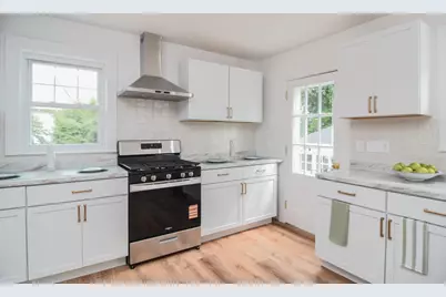 19 Stoneleigh Rd, Watertown, MA 02472 - Photo 15