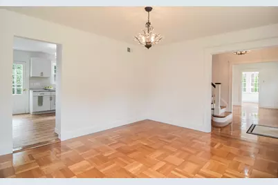 19 Stoneleigh Rd, Watertown, MA 02472 - Photo 5
