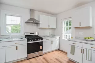19 Stoneleigh Rd, Watertown, MA 02472 - Photo 15