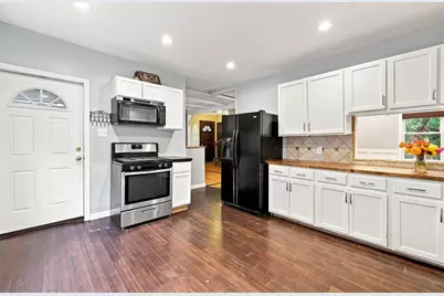 126 Payson St, Fitchburg, MA 01420 - Photo 9