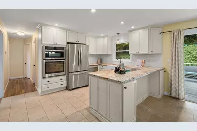 49 Elmwood St, Auburn, MA 01501 - Photo 5