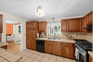7 Balsam Dr, Townsend, MA 01469 - Photo 3