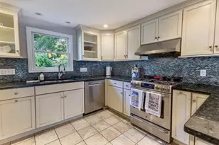 11 Springdale Ave, Wellesley, MA 02462 - Photo 3