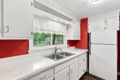 36 Silver Lake Dr, Agawam, MA 01001 - Photo 7
