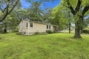 36 Silver Lake Dr, Agawam, MA 01001 - Photo 3