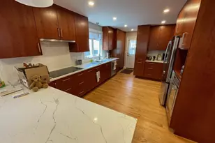 81 Poplar St, Watertown, MA 02472 - Photo 9