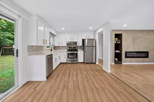 17 Grover St, Beverly, MA 01915 - Photo 5