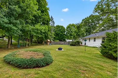 17 Grover St, Beverly, MA 01915 - Photo 27