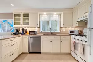 8 Pilgrim Dr, Westford, MA 01886 - Photo 9