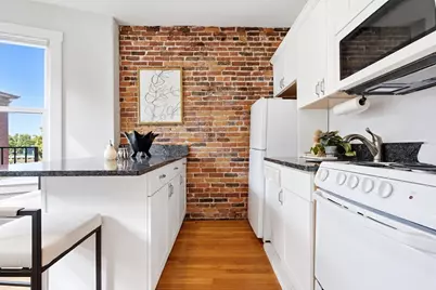 32 Grove St #8, Boston, MA 02114 - Photo 9