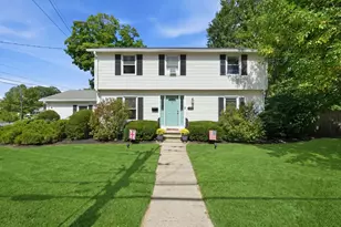 380 Plumtree Rd, Springfield, MA 01118 - Photo 1