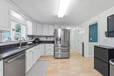 380 Plumtree Rd, Springfield, MA 01118 - Photo 9