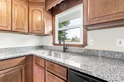 76 Daley St, Chicopee, MA 01013 - Photo 13