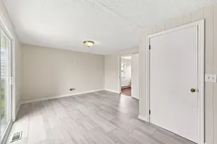 76 Daley St, Chicopee, MA 01013 - Photo 17