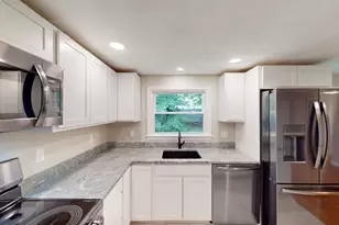 36 Stuart Ave, Leominster, MA 01453 - Photo 9