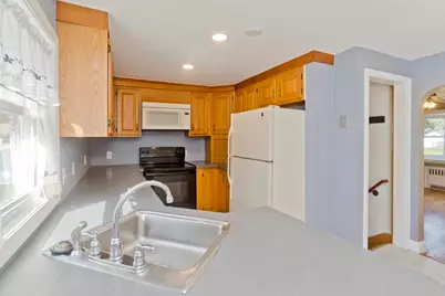 14 Philip St, Ludlow, MA 01056 - Photo 11